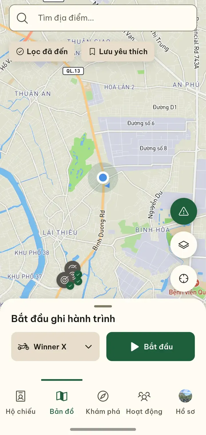 Màn Bản đồ trong app Dấu Mốc, có ô tìm kiếm, bộ lọc Lọc đã đến và Lưu yêu thích